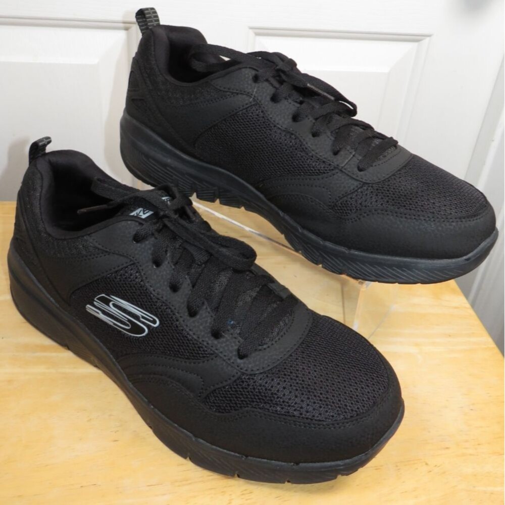 Skechers Lite-Weight Memory Foam Black Wide Fit Walking Sneakers Men's Size 11